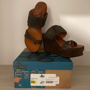 OTBT WEDGE. SIZE 10. Never worn.